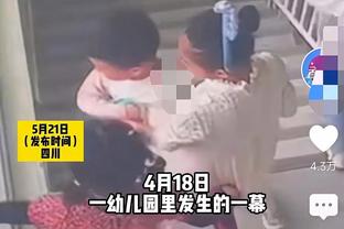 人生赢家！恩比德妻子晒一家三口圣诞全家福 宠物狗入镜